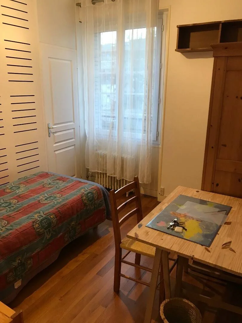 Confortevole e spaziosa stanza per studenti in 
