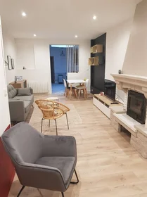Private room at Croix, 59170, image 1 of 10