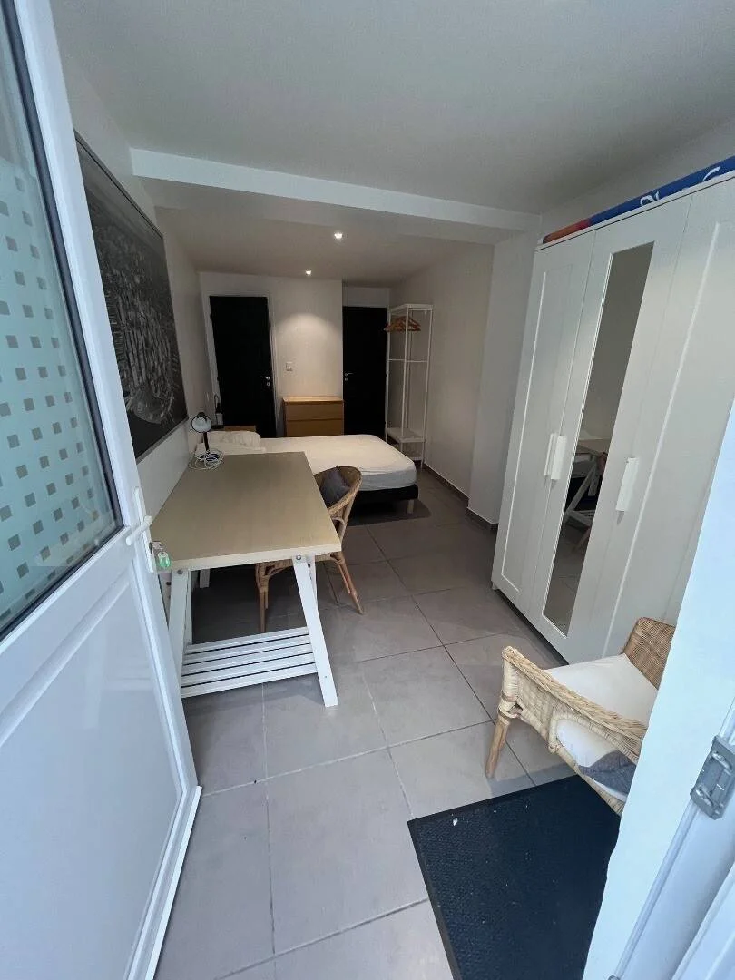 Chambre d'étudiant économique avec emplacement pratique dans 
