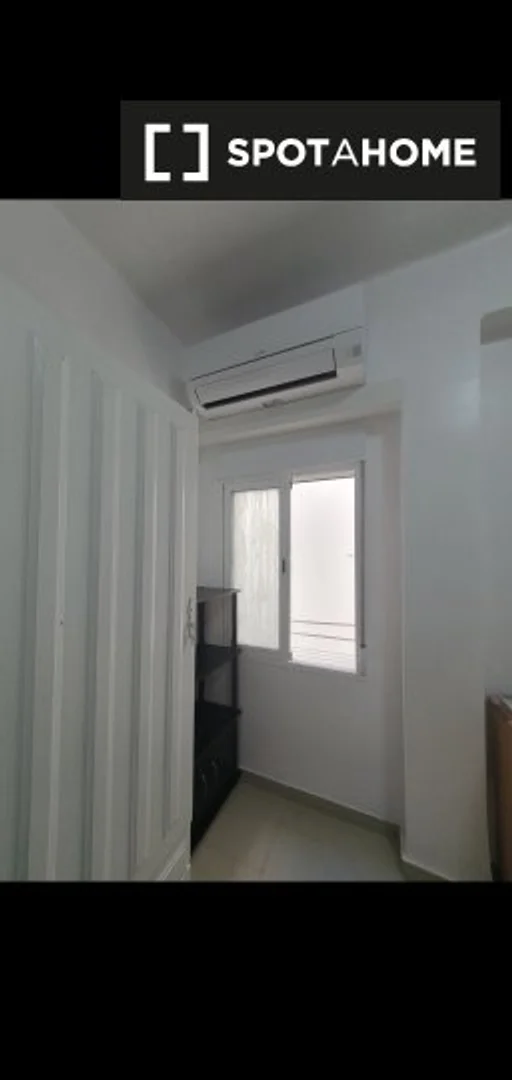 Comfortable and spacious student room in 