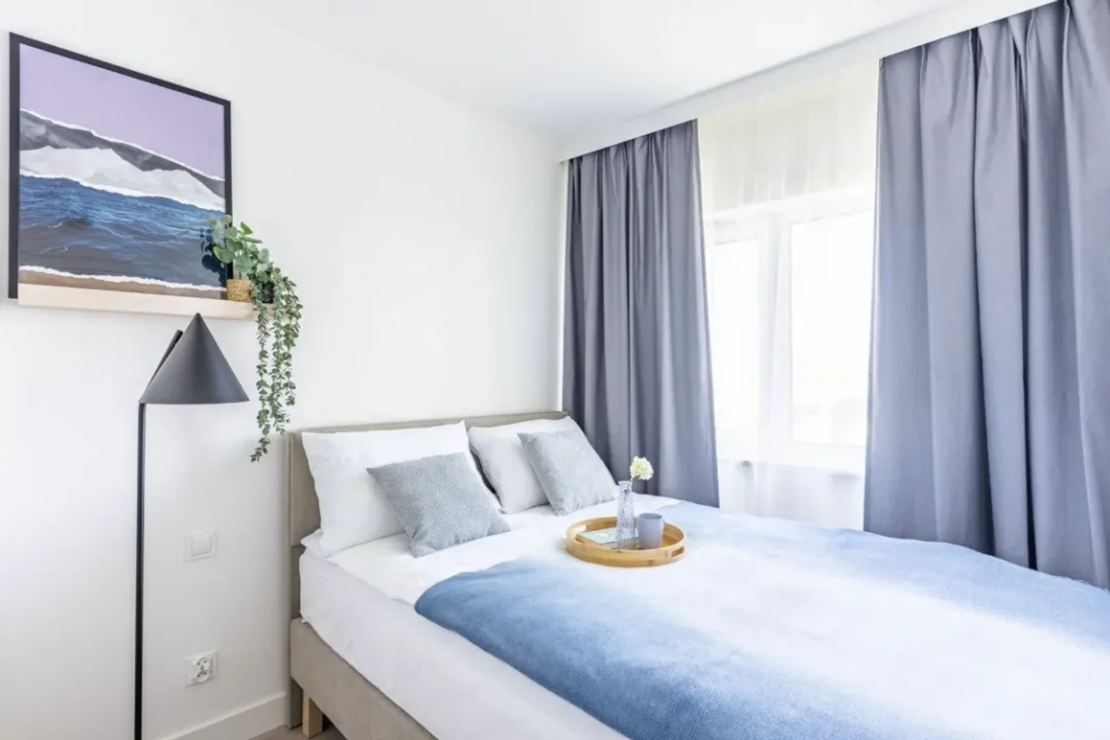 'de etkili düzene sahip minimalist öğrenci stüdyosu