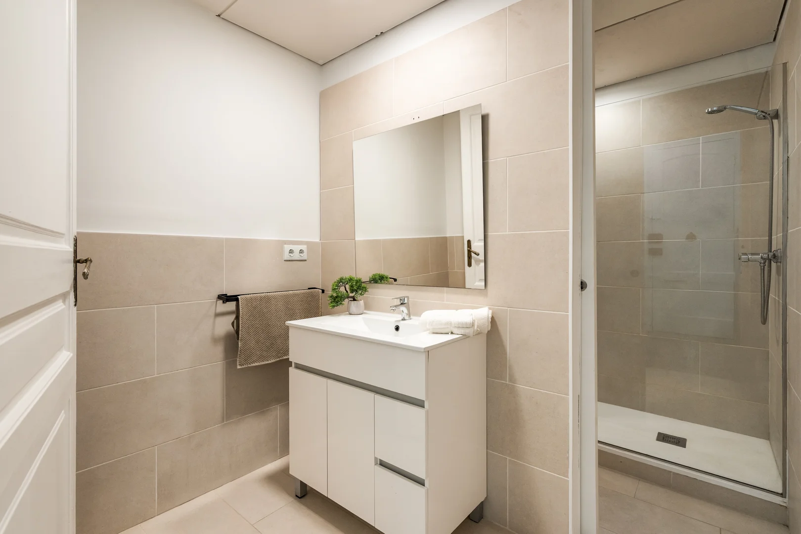 Habitación estudiantil económica con ubicación conveniente en 