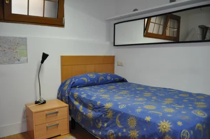 Quarto privado em Calle Ponciano, imagem 1 de 10