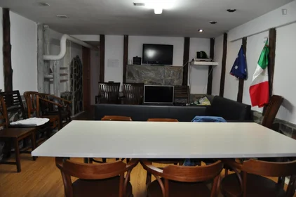 Private room at Calle Ponciano, image 6 of 21