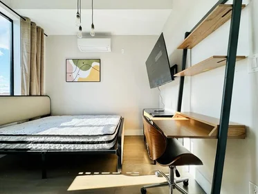 Gesamte Unterkunft im Wohnheim in der 358 Irving Avenue, 3B, Bushwick, Brooklyn, NY, 11237, bild 2 von 15