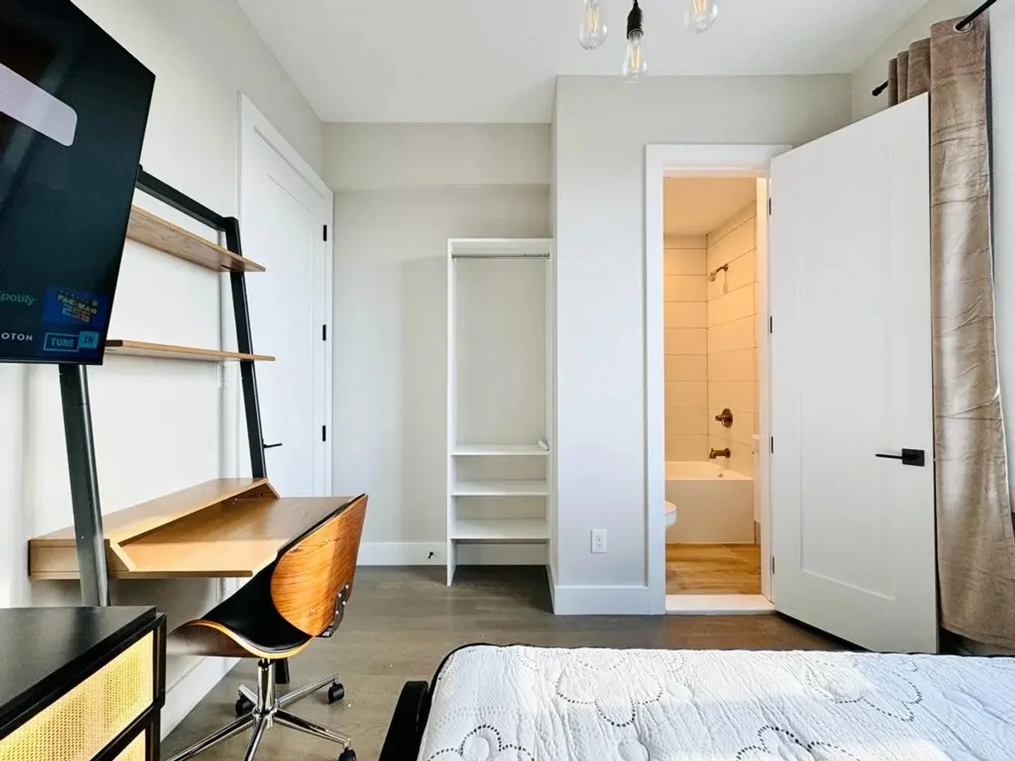 358 Irving Avenue, 3B, Bushwick, Brooklyn, NY, 11237