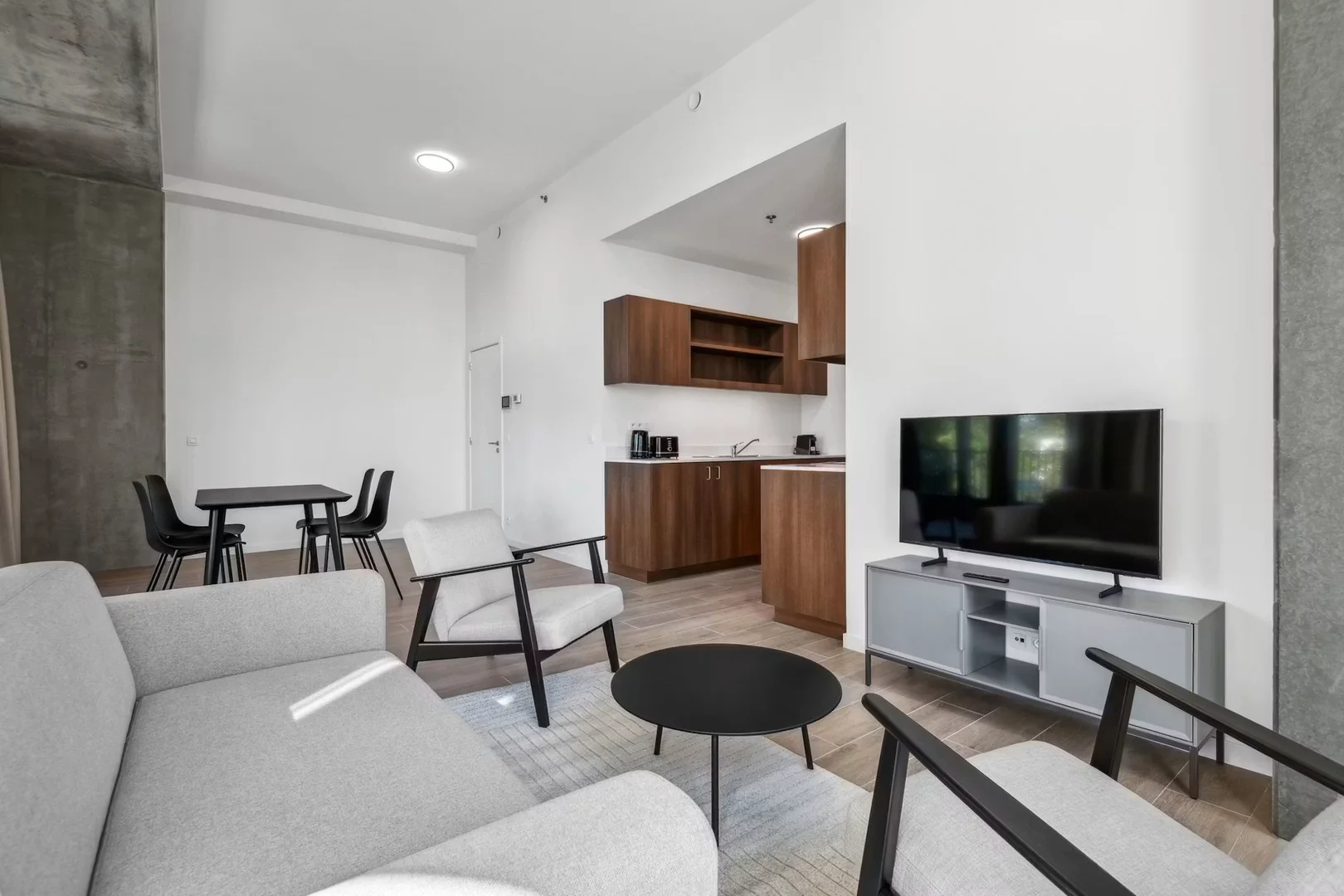 Zimmer in Studentenwohnung in  zu vermieten, voll möbliert