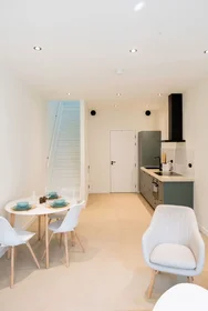 Entire apartment at Noordeinde, Binnenstad, image 1 of 10