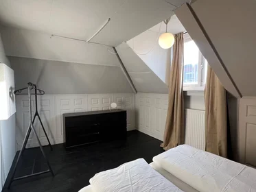 Dairenin tamamı konumu Witte de Withstraat, Stadscentrum, 8 10 görüntüsü