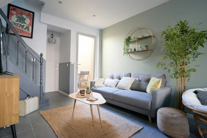 Renting rooms by the month in Amiens