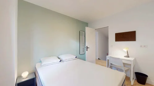 Stanza privata in 17b rue Pierre Honfroy Ivry-sur-Seine 94205 FR, immagine 1 di 15