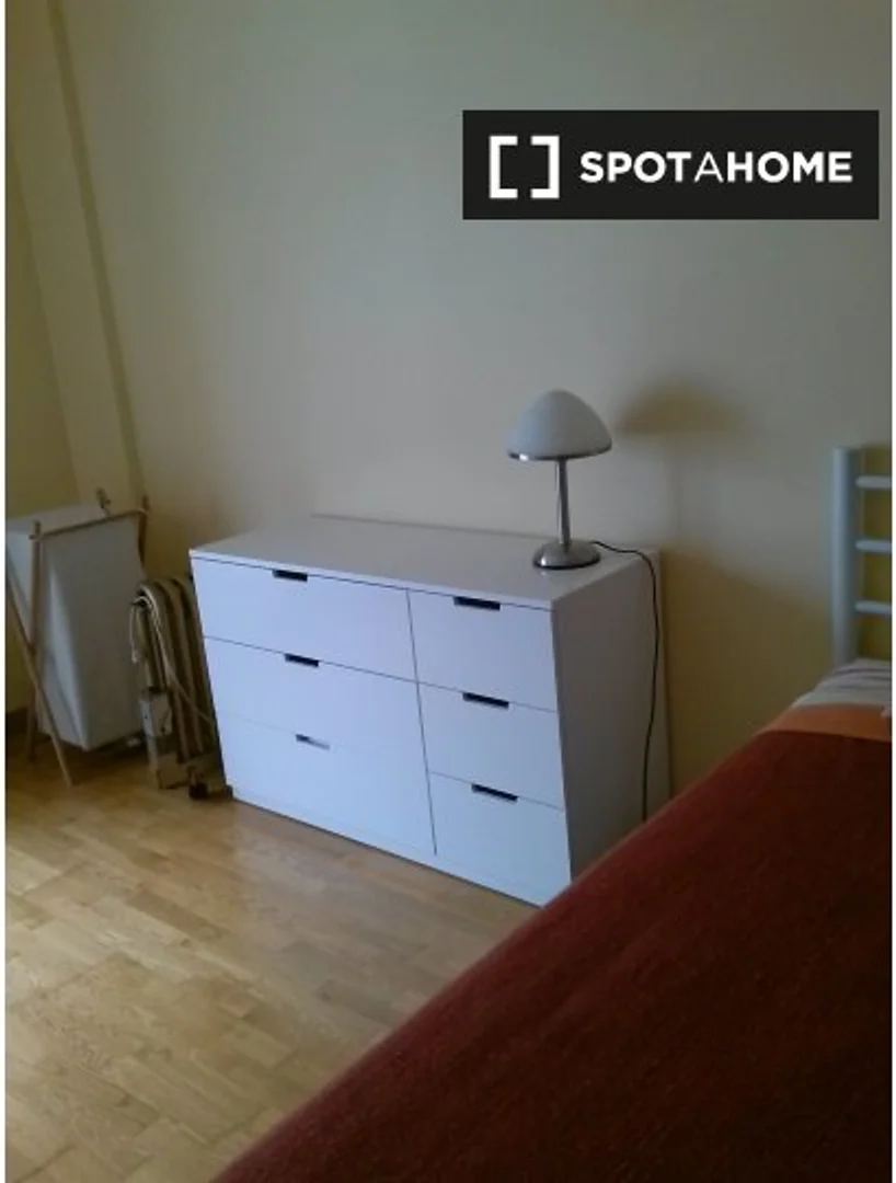 Funktionelles Studentenzimmer perfekt zum Studieren in 