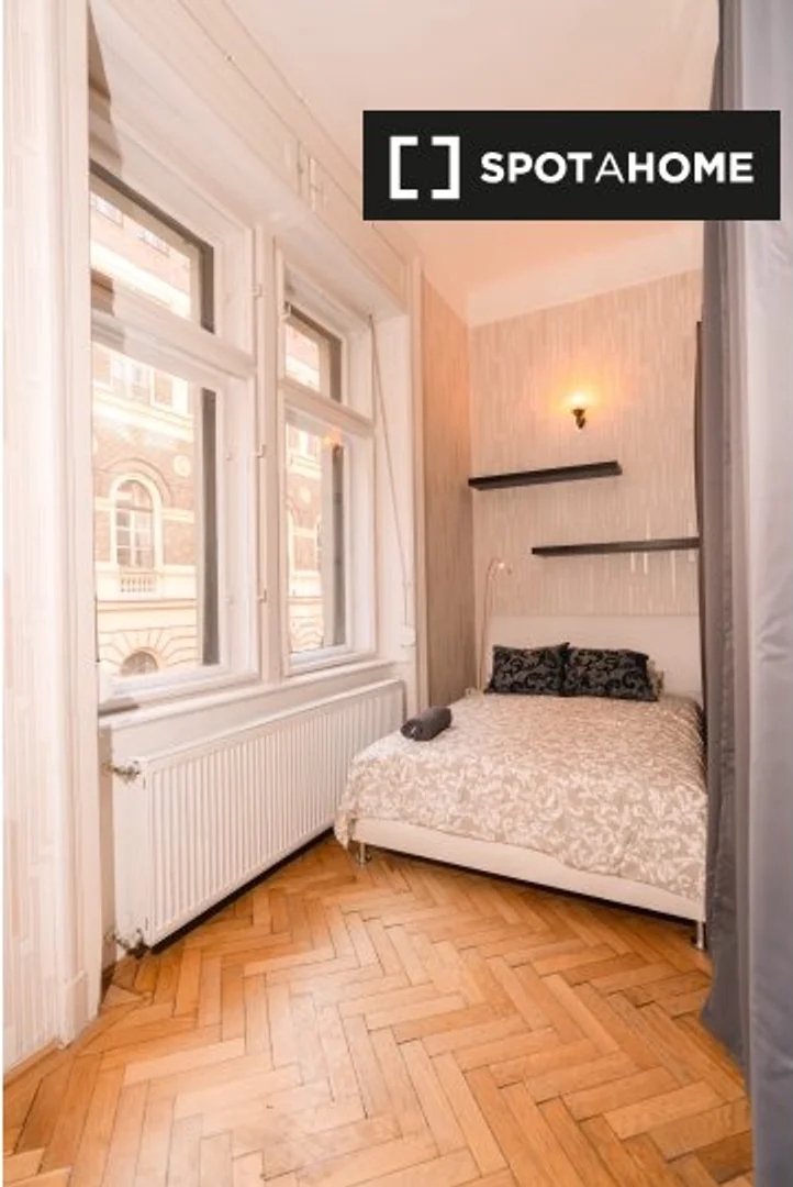 Comfortable and spacious student room in 