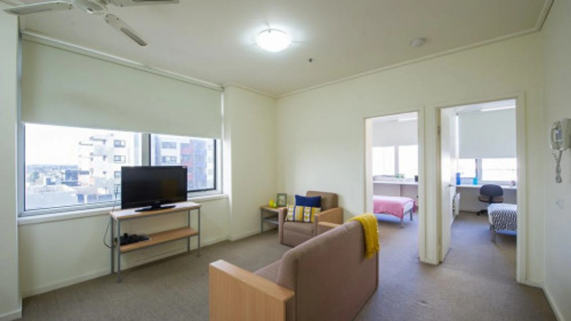 学生公寓房间出租，家具齐全