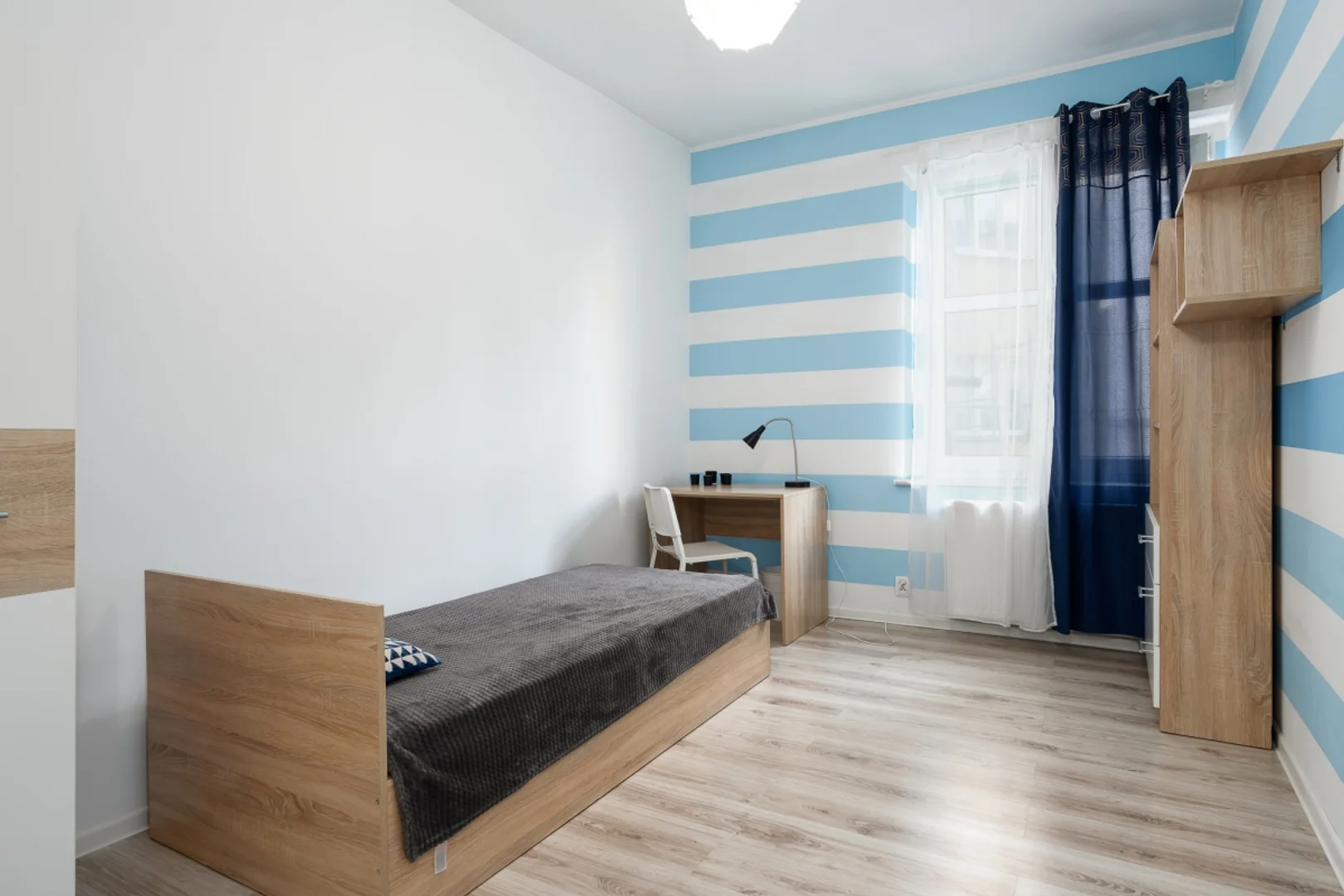 Bright and airy student room with easy university access in 