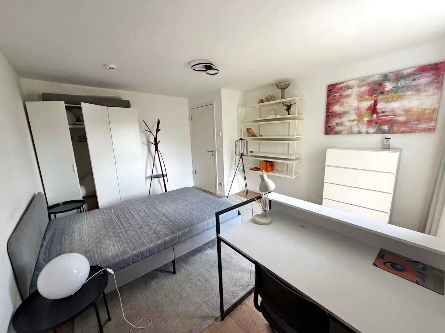 Budget-friendly student room close to campus in 