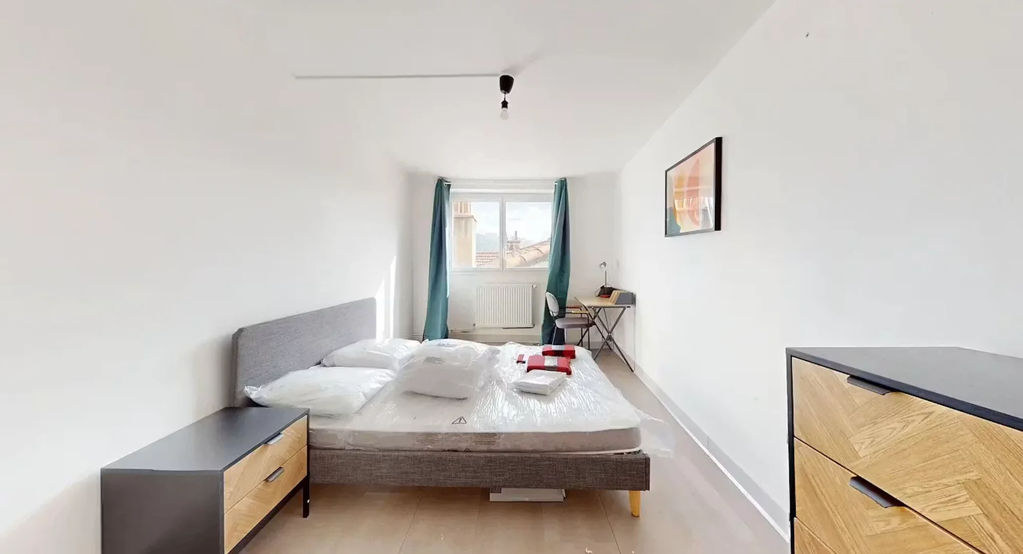 Chambre abordable pour les étudiants avec un bon éclairage dans