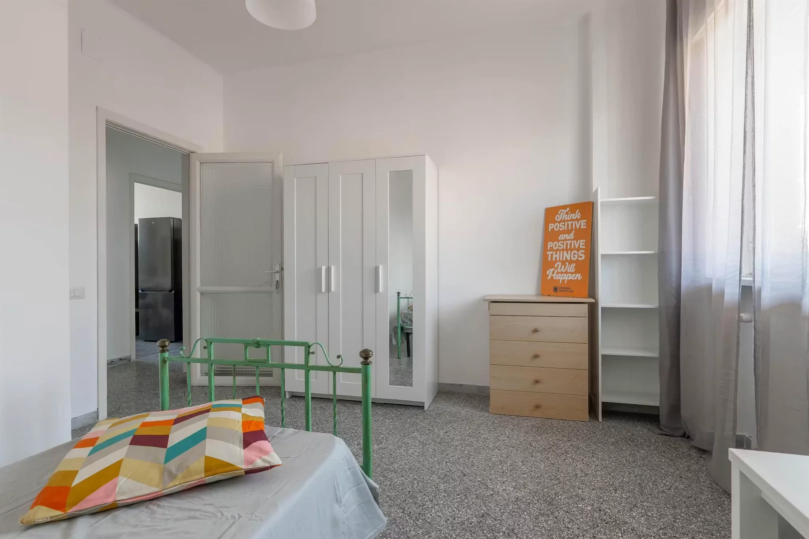 Helles und luftiges Studentenzimmer mit einfachem Zugang zur Universität in 
