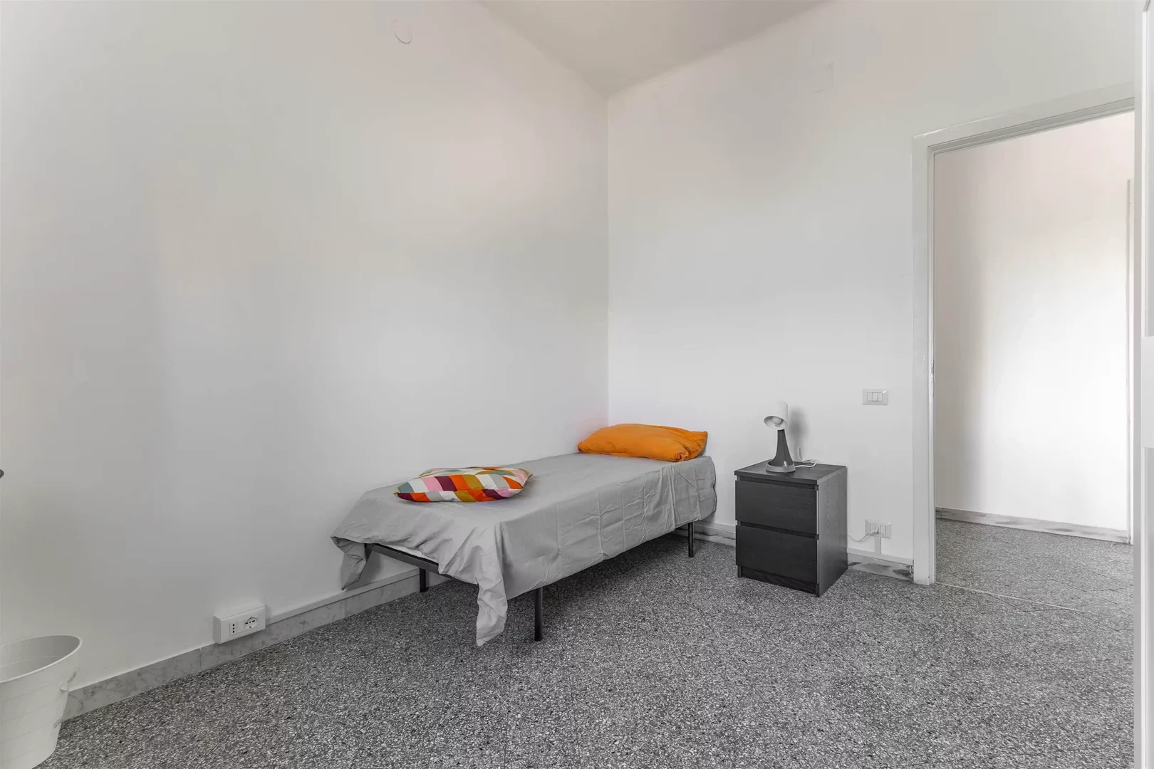 Habitación para estudiantes en  con área de estudio y facilidades compartidas