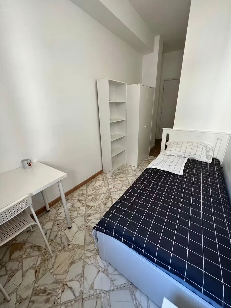 'da ders çalışmak için mükemmel olan fonksiyonel öğrenci odası