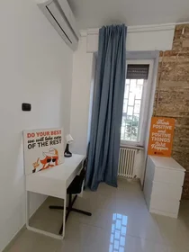 Chambre privée à Via Sergio Pansini, Poggiofranco, image 2 de 8