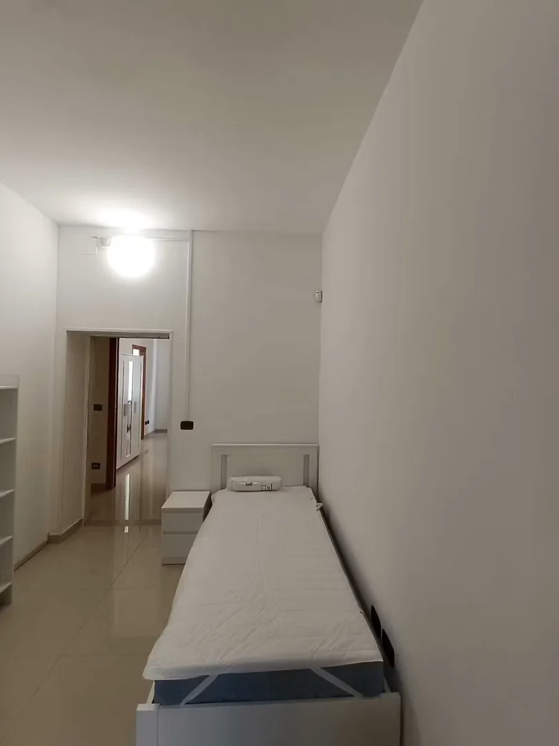 Chambre abordable pour les étudiants avec un bon éclairage dans 