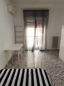 Quarto privado em Piazza G. Garibaldi, , imagem 1 de 7