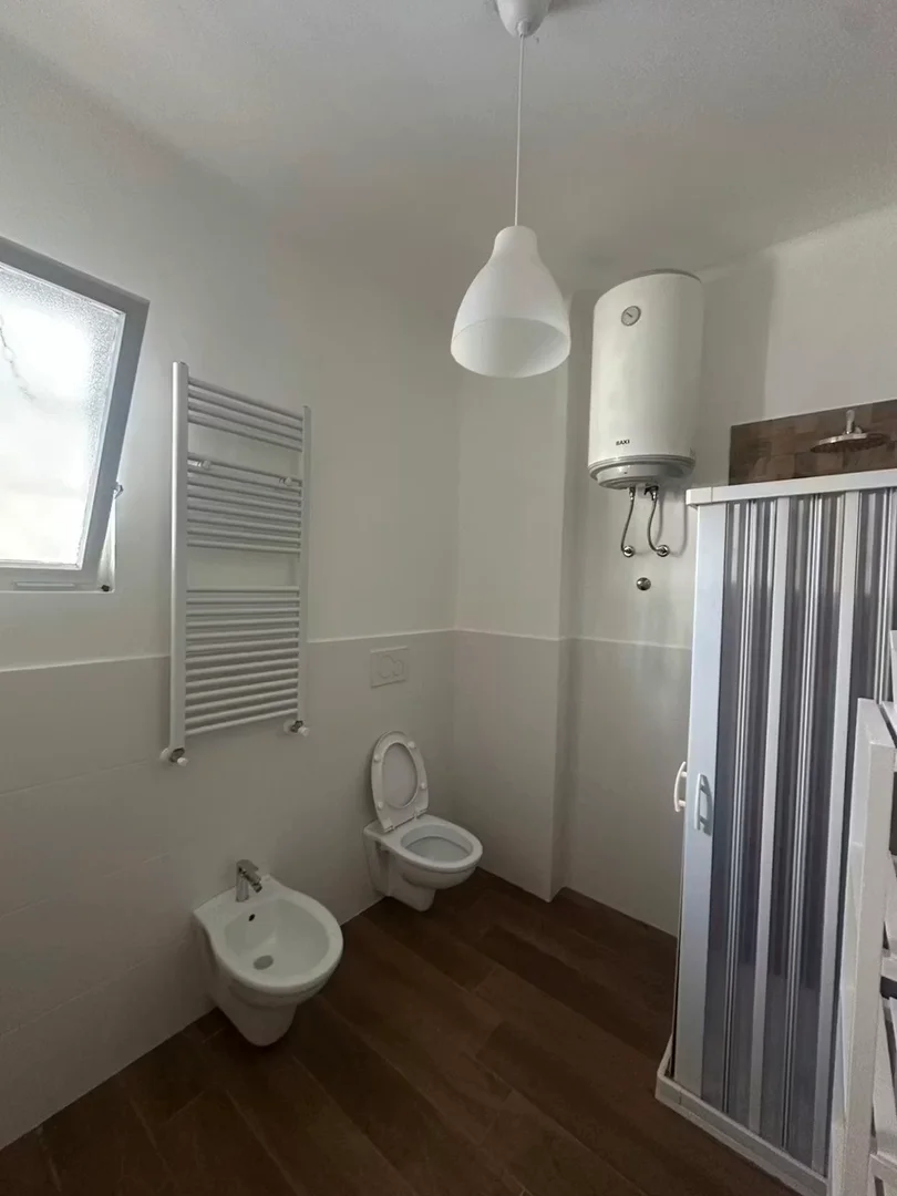 Zimmer in Studentenwohnung in zu vermieten, voll möbliert