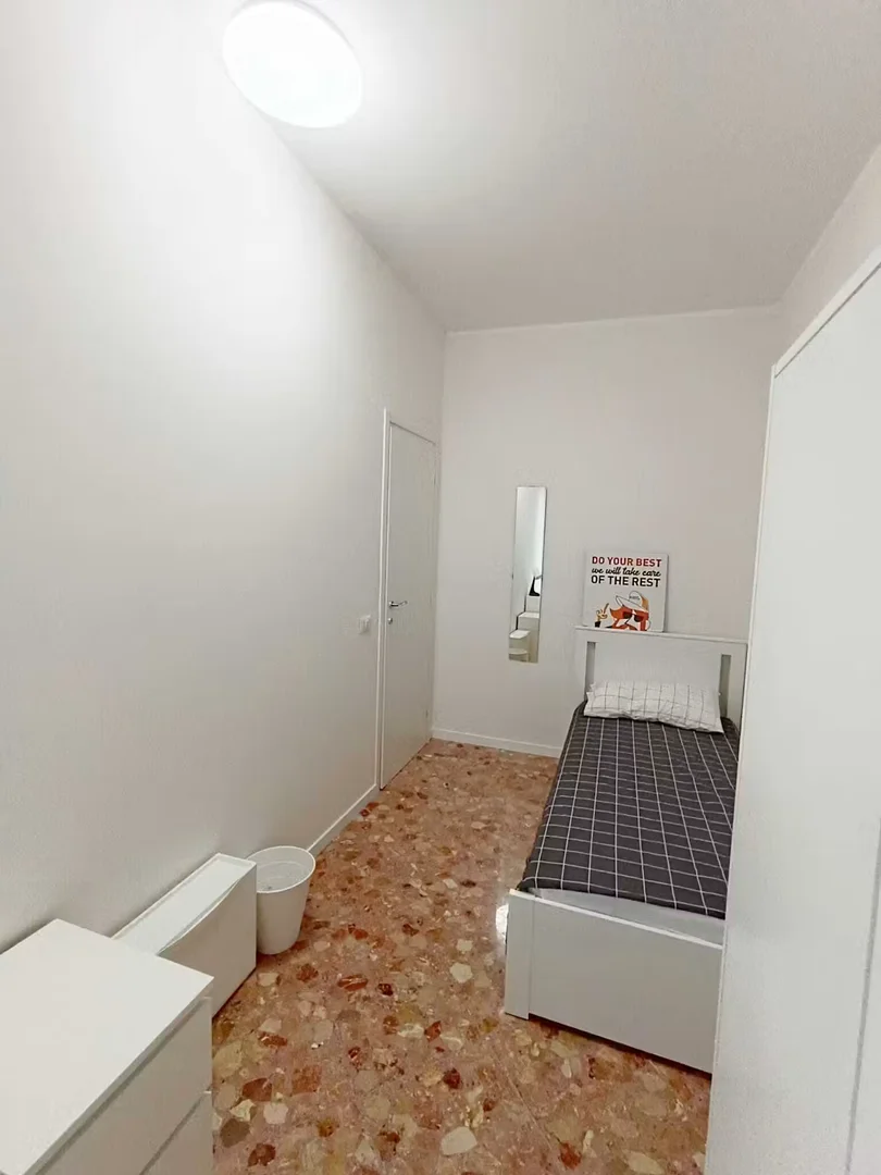 Habitación para estudiantes en  con modernas comodidades