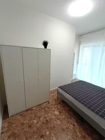 Quarto privado em Via Gian Giuseppe Carulli, Quartiere Umbertino, imagem 1 de 10
