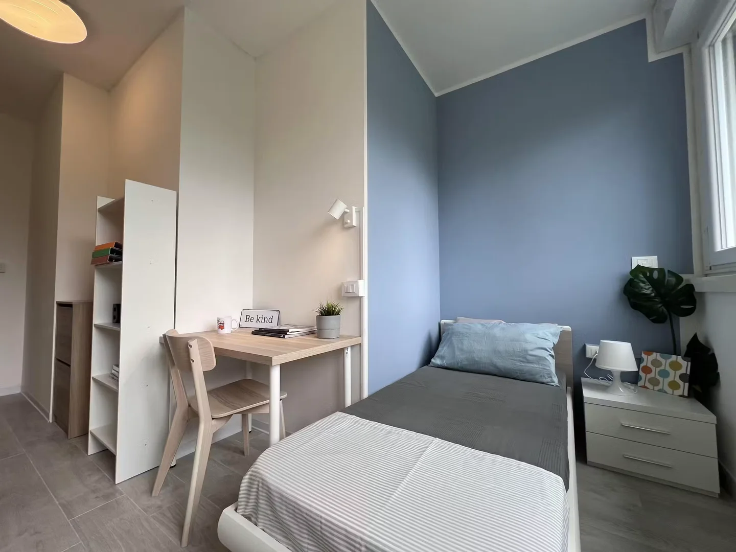 Comfortable and spacious student room in