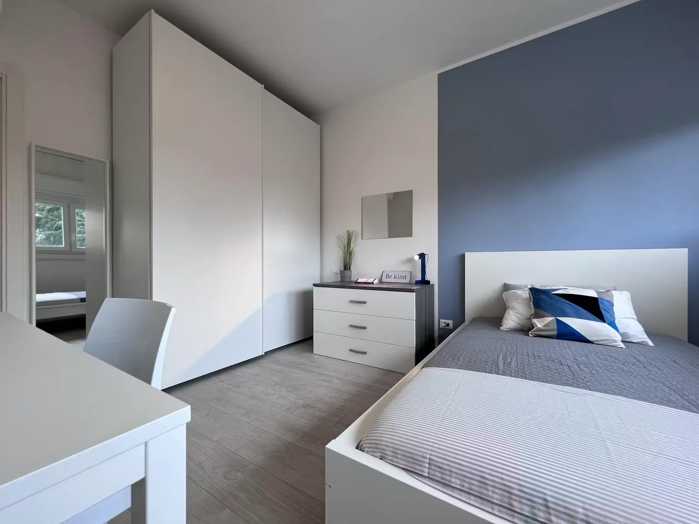 Habitación estudiantil económica cerca del campus en 