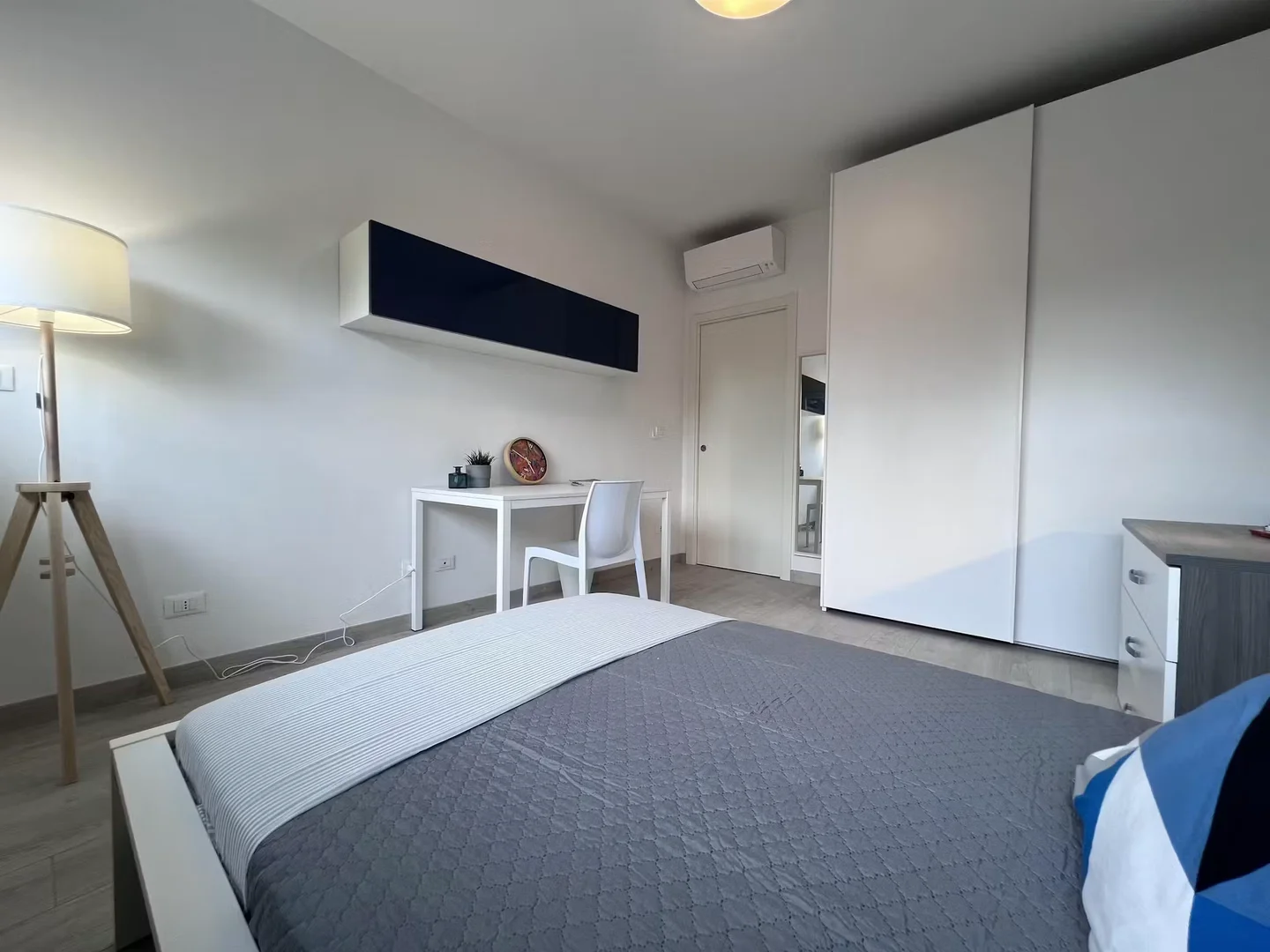 Habitación para estudiantes en  con área de estudio y facilidades compartidas