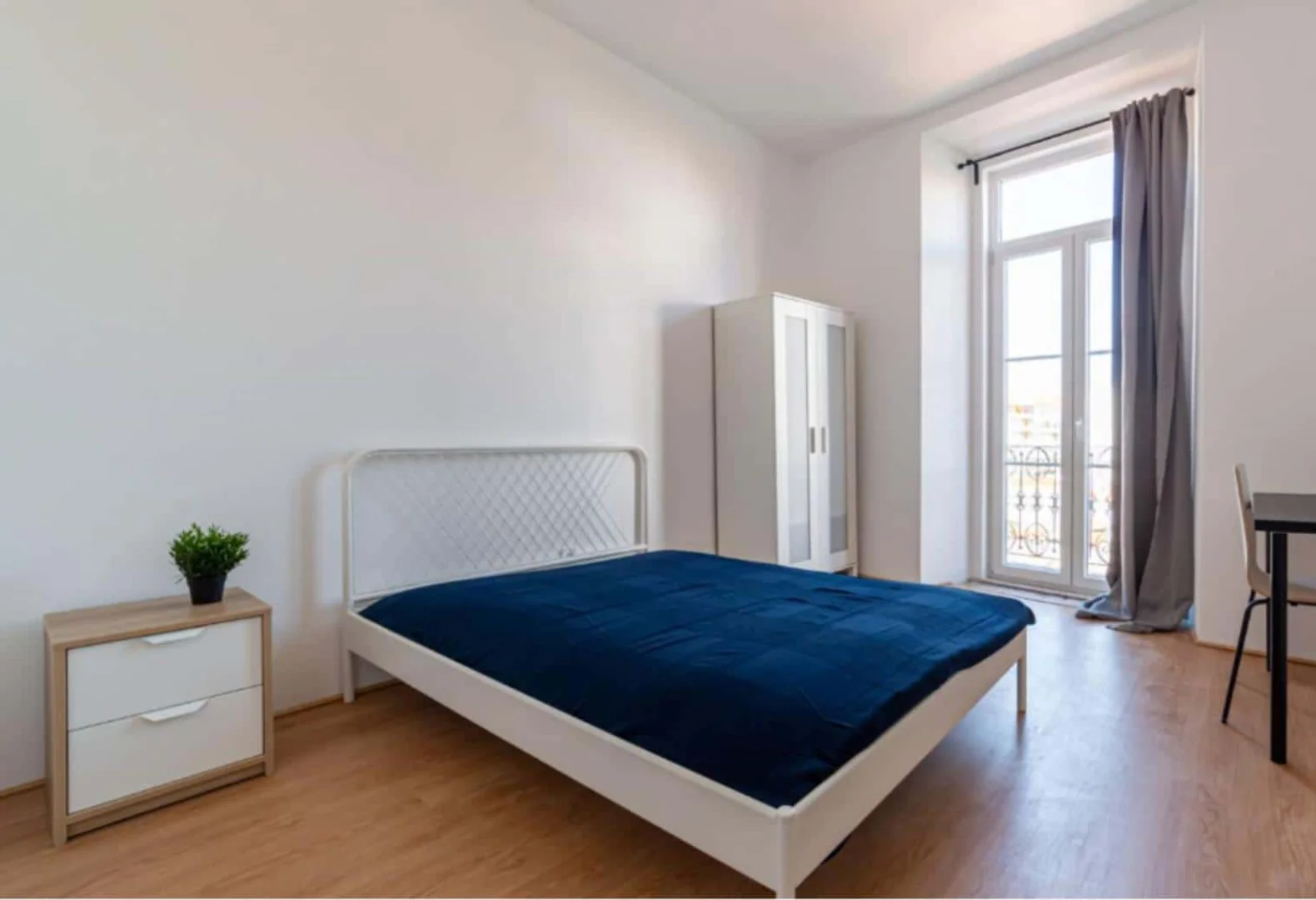 'de öğrenci dairesinde, tamamen mobilyalı kiralık oda