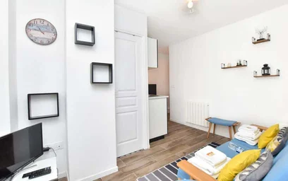 Dairenin tamamı konumu 6 Rue Pinel, 93200 Saint-Denis, France, 4 11 görüntüsü