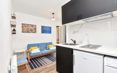 Dairenin tamamı konumu 6 Rue Pinel, 93200 Saint-Denis, France, 6 11 görüntüsü