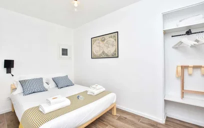 Dairenin tamamı konumu 6 Rue Pinel, 93200 Saint-Denis, France, 8 11 görüntüsü