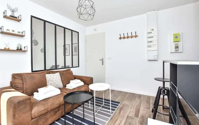 Dairenin tamamı konumu 6 Rue Pinel, 93200 Saint-Denis, France, 4 11 görüntüsü
