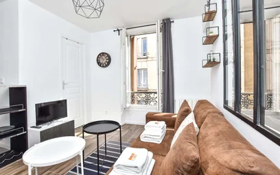Dairenin tamamı konumu 6 Rue Pinel, 93200 Saint-Denis, France, 5 11 görüntüsü