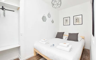 Dairenin tamamı konumu 6 Rue Pinel, 93200 Saint-Denis, France, 6 11 görüntüsü