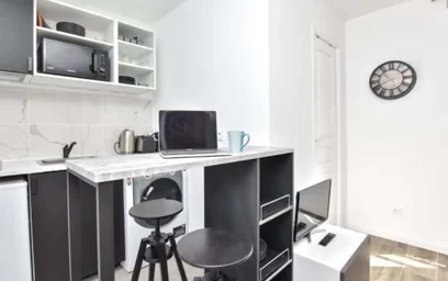 Dairenin tamamı konumu 6 Rue Pinel, 93200 Saint-Denis, France, 8 11 görüntüsü