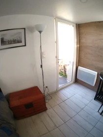 Very bright studio for rent in Marseille