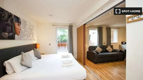 Two bedroom accommodation in Edinburgh