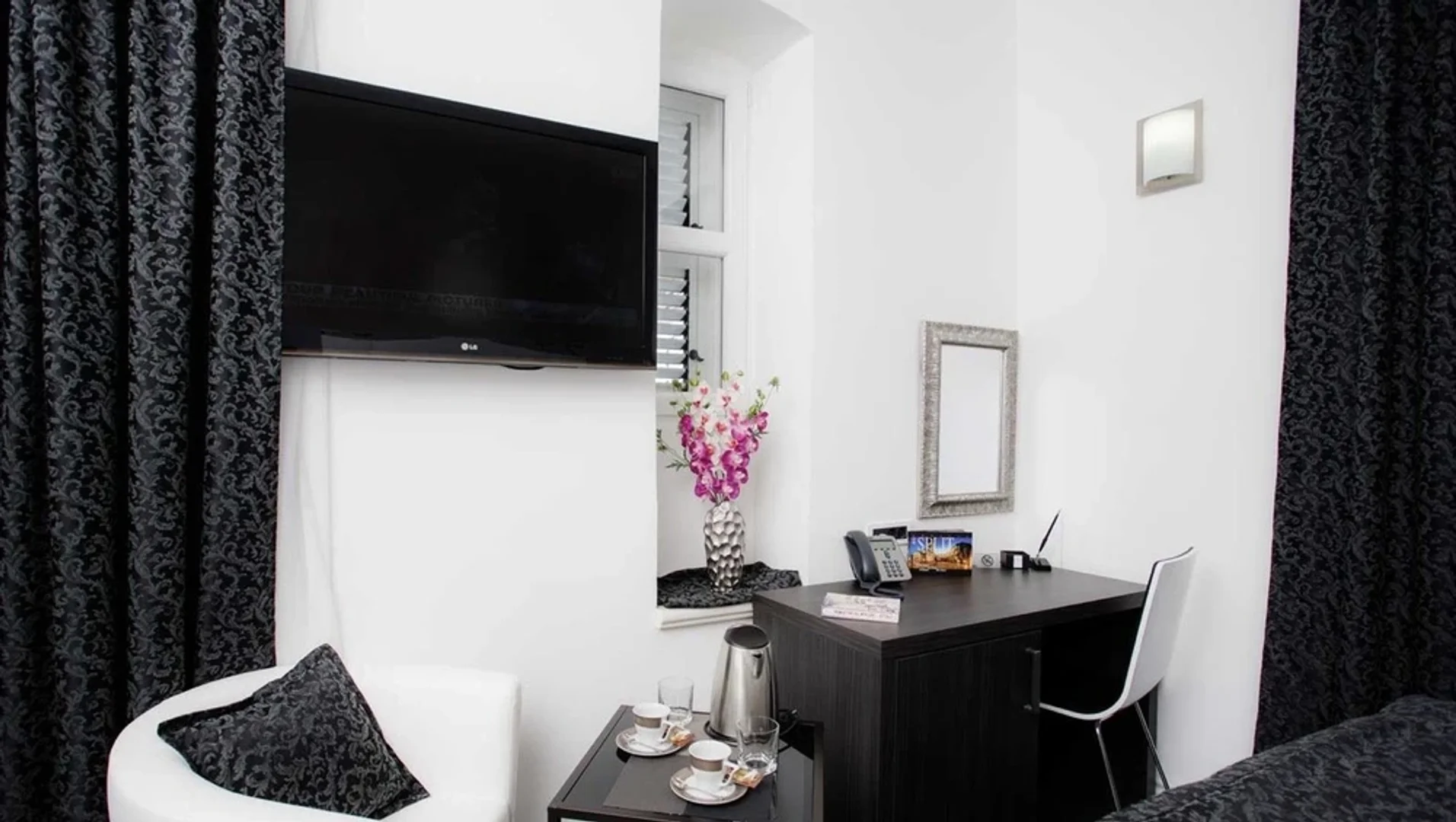 Quarto de estudante económico com localização conveniente em 