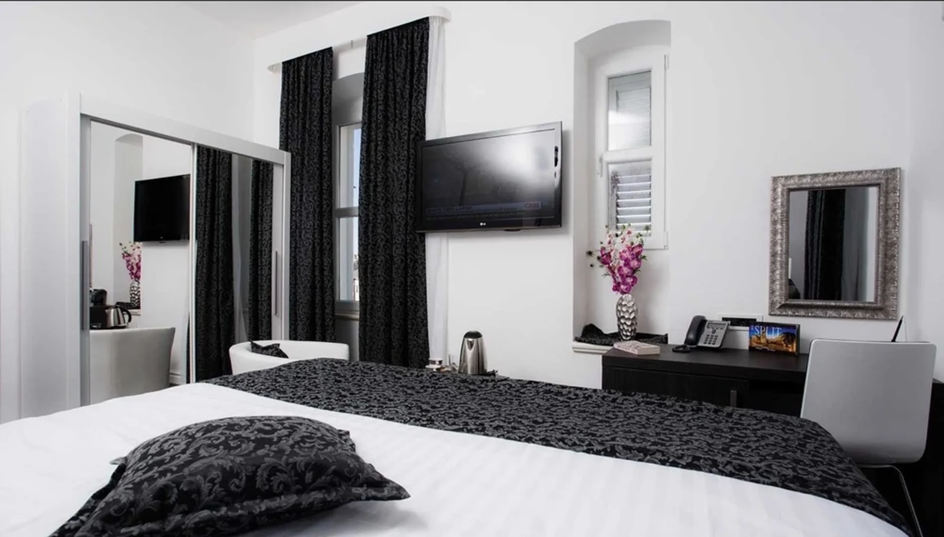 Quarto para alugar em apartamento de estudantes em , totalmente mobilado