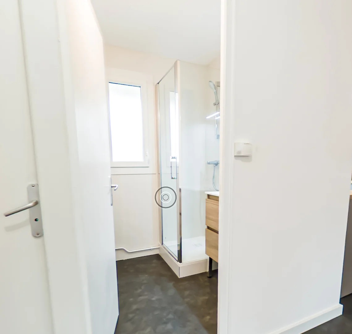 Quarto de estudante económico com localização conveniente em 