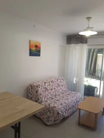 Homestay at La rochelle, 17000, image 9 of 27