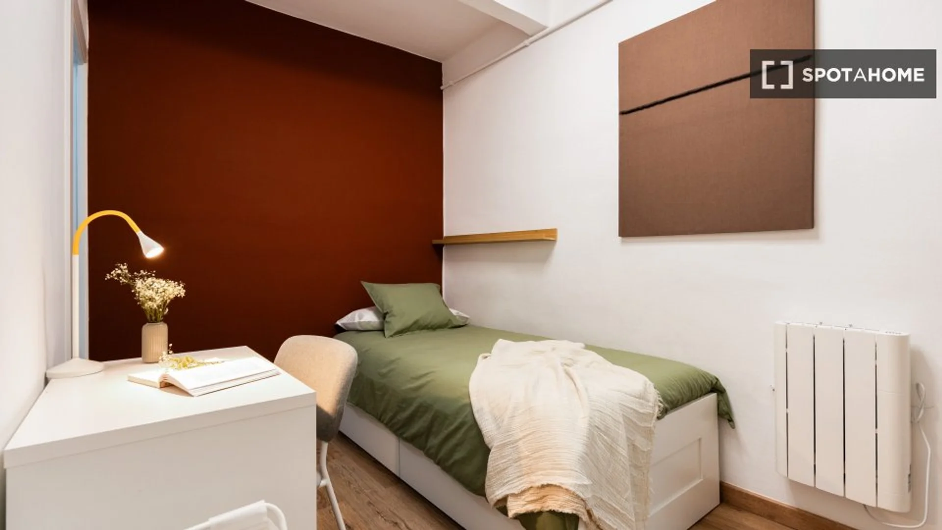 Chambre conviviale pour les étudiants dans avec des équipements modernes