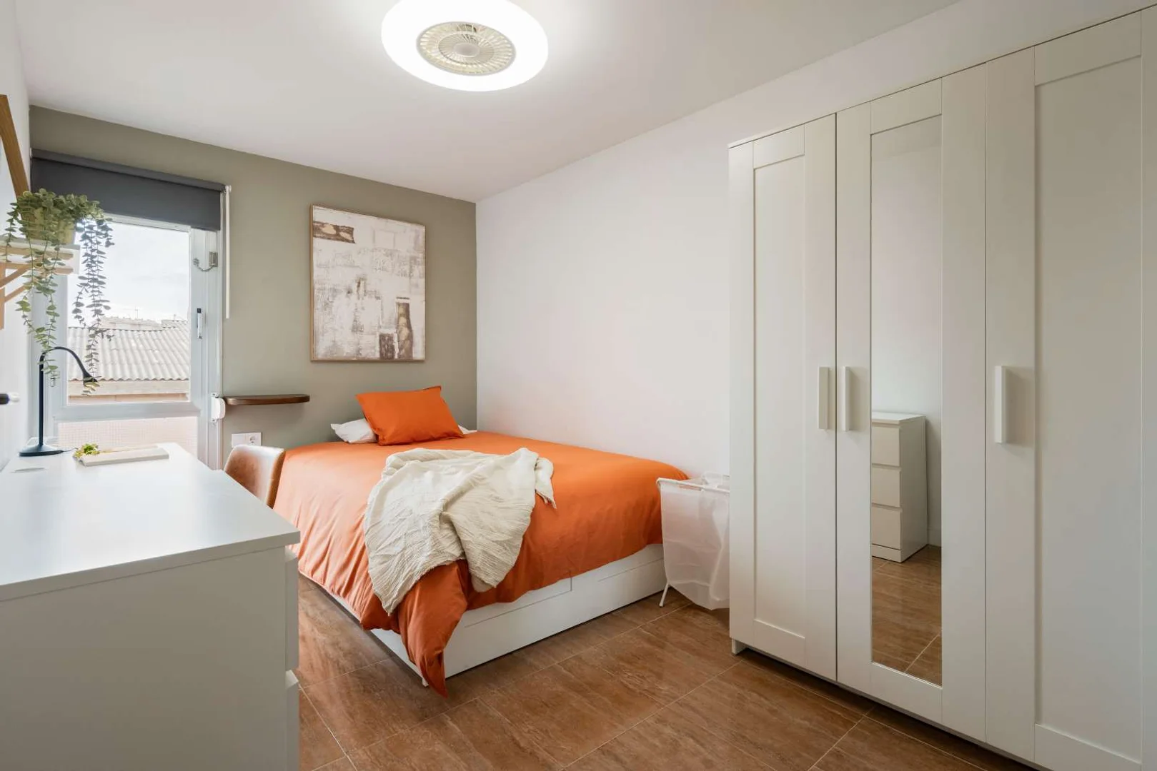 Habitación asequible para estudiantes con buena iluminación en 