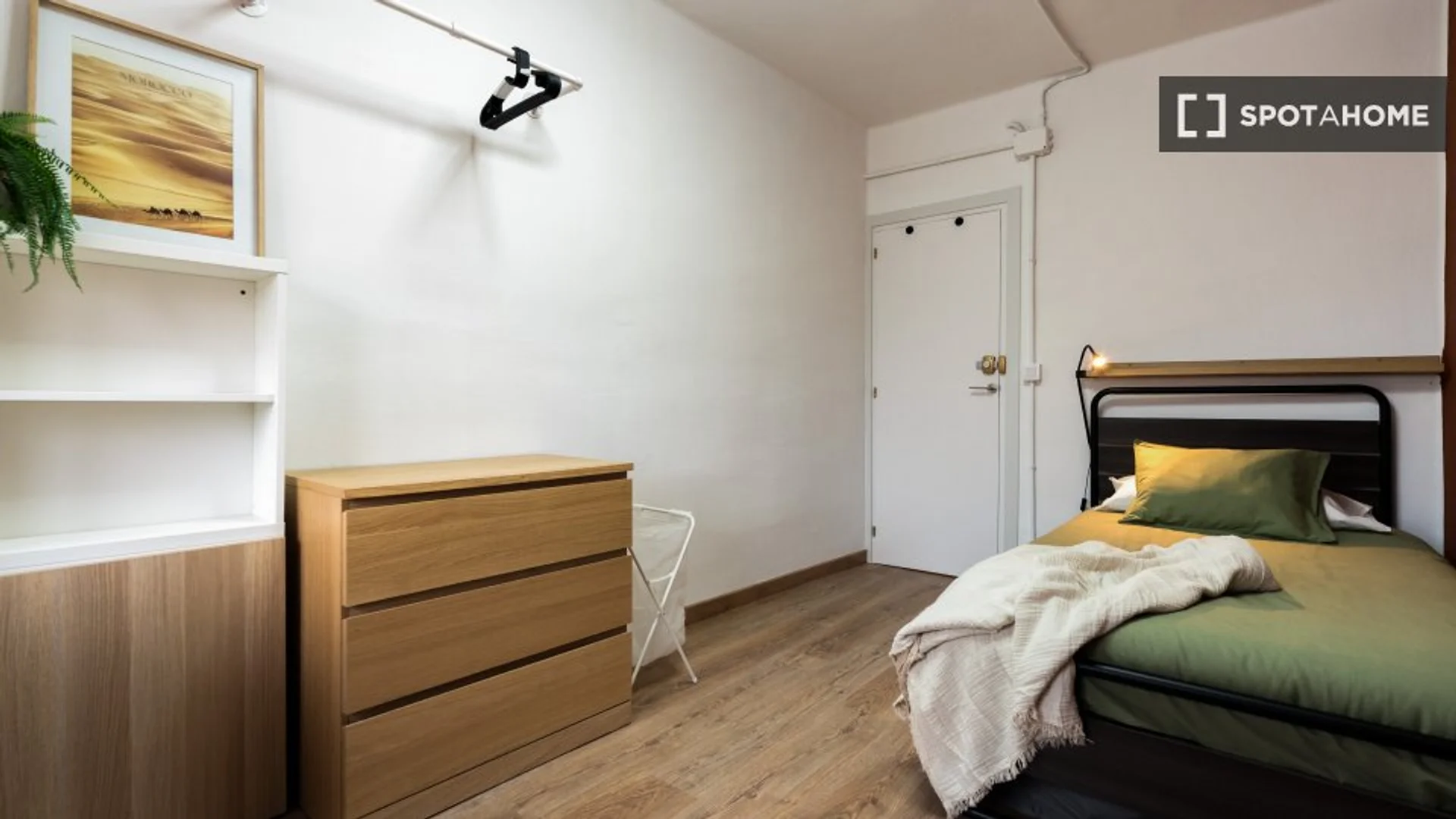 Habitación en apartamento estudiantil en alquiler en , completamente amueblado